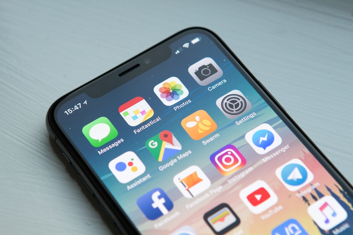 A photo checklist app open on a mobile device during a vacation rental turnover
